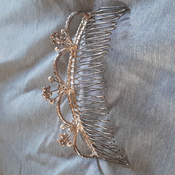 Bridal/Quinceanera Tiara - Picture 2 of 4